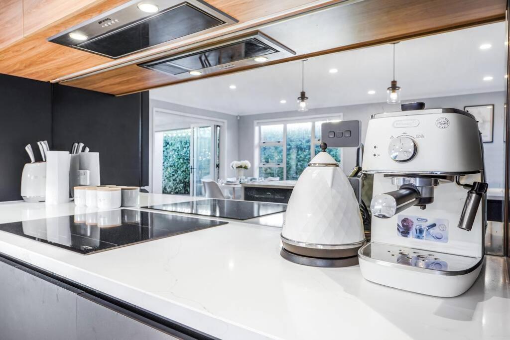 Stylish Warm House In North Hamilton Villa Buitenkant foto